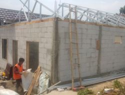 Wujud Kepedulian TNI, Warga Ciwidey Terima Bantuan Pembangunan Rutilahu Jelang HUT ke-81 TNI