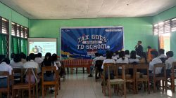 Kenalkan Peran Pajak Sejak Dini, KP2KP Soe Gelar Tax Goes to School di SMAN 1 Mollo Selatan
