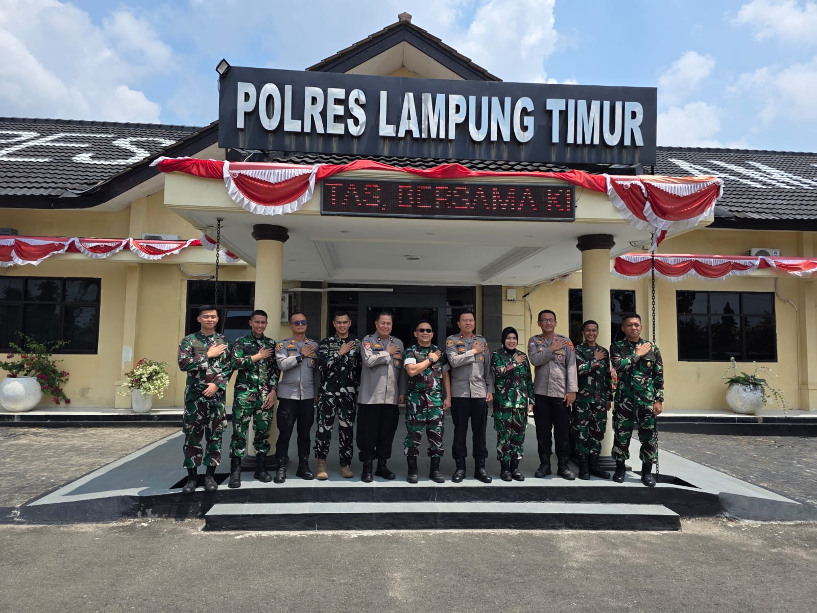 Cari Solusi Karhutla, Tim KKL Seskoad Gelar Dialog Dua Arah dengan Warga Lampung Timur