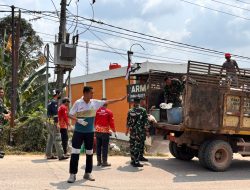 Bersihkan Lingkungan, Eratkan Tali Persaudaraan, Brigif TP 32/Mangkalihat dan Warga Bergotong Royong