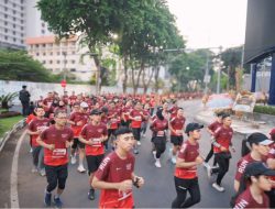 Ribuan Pelari Meriahkan hemaviton Fit & Health Action Run 2026 di Surabaya