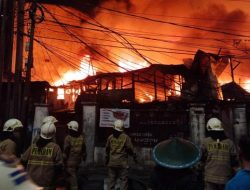 Kebakaran di Kebayoran Lama Jaksel Padam, 24 Unit Damkar Dikerahkan