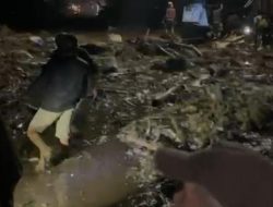 Banjir Bandang Terjang Kantor Bupati Solok, Akses Jalan Padang-Solok Terputus