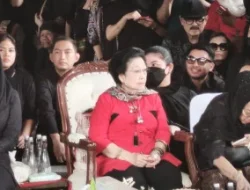 Megawati Antar Jenazah Guruh Soekarnoputra ke Peristirahatan Terakhir di Karet Bivak