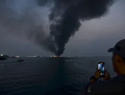 KMP Batumandi Terbakar di Merak, 420 Penumpang Dievakuasi, Api Muncul dari Buritan