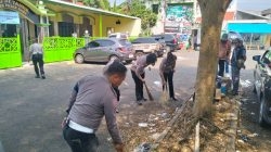 Cegah Banjir, Polres Kuningan Bersihkan Pasar Baru dan Sungai Citamba