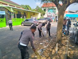 Cegah Banjir, Polres Kuningan Bersihkan Pasar Baru dan Sungai Citamba