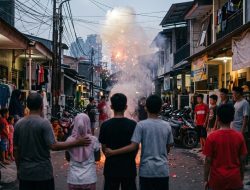Di Ujung Petasan, Kerukunan Jakarta Diuji