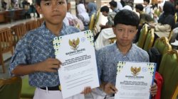Ratusan Pelajar Jaksel Terima Bantuan Pengambilan Ijazah Tertunda