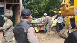 Kembali Satpol PP Bersama Tim Gabungan Bongkar Bangunan Lair di Jalan Raya Bogor