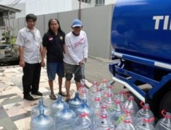 Kepedulian Eka Hospitel Depok, Salurkan 8.000 Liter Air Bersih ke Warga Terdampak Kekeringan di RW 15 Kelurahan Kemirimuka Depok