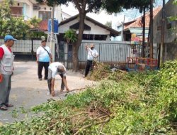 Mewujudkan lingkungan Bersih dan Asri Menjadi Keinginan Warga Lingkungan Kelurahan Dibersihin