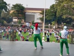 Senam Perdana di DOS, KORMI Depok Mulai Ajak Ratusan Warga CFD Hidup Sehat dan Jaga Kebersihan Lingkungan