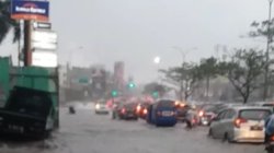 Hujan Deras Guyur Wilayah Kota Depok, di Berbagai Tempat Sempat Digenangi Banjir