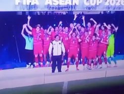 Penantian 35 Tahun , Timnas Indonesia Akhirnya Angkat Trofi FIFA ASEAN Cup 2026