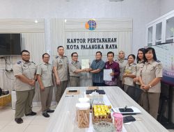 Kantah Palangka Raya Serahkan SHM ke GKE, Tertib Administrasi Jadi Perhatian